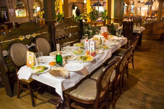 Ресторація «Брама» запрошує на новорічні корпоративи*