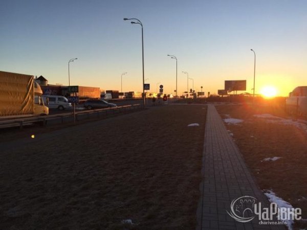 Рівняни перекрили міжнародну трасу з вимогою врятувати бійців біля Дебальцево. ФОТО