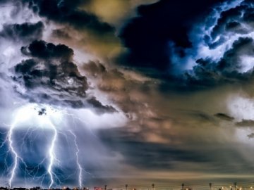 Грози, град та дощі: синоптики попередили волинян про значне погіршення погоди