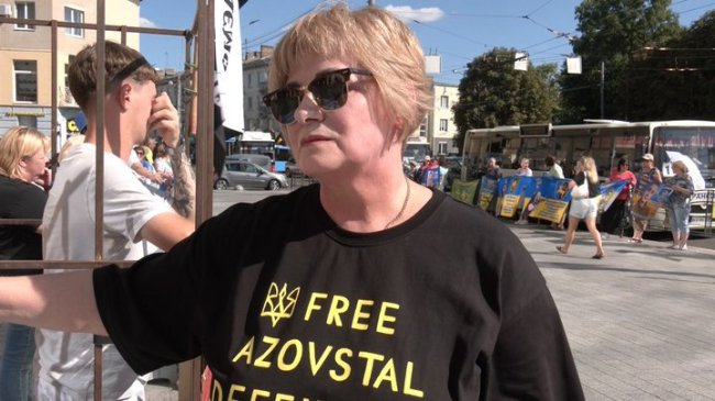 Як український прапор став символом надії для родин полонених у Луцьку. ВІДЕО