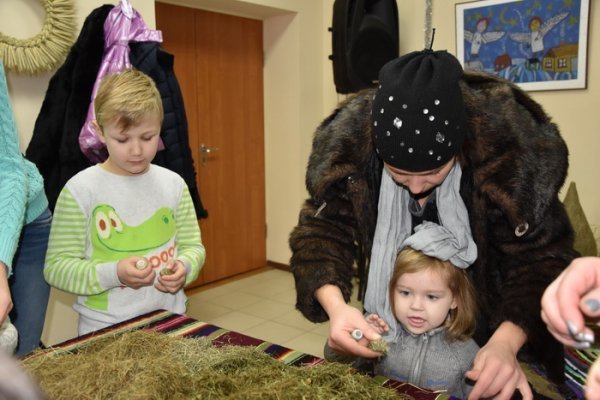 Малеча виготовляла янголят для головного луцького Дідуха