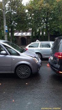 На перехід раптово вискочив пішохід: у Луцьку на Молоді – аварія
