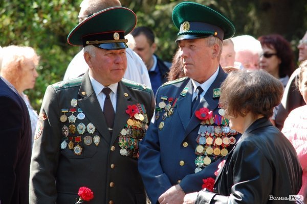 9 травня у Луцьку: квіти, сльози та молитви. ФОТО