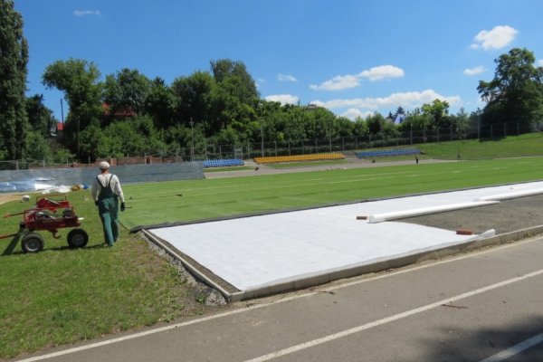 На стадіоні в Луцьку буде штучна трава. ФОТО