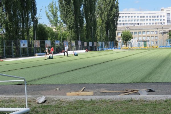 На стадіоні в Луцьку буде штучна трава. ФОТО