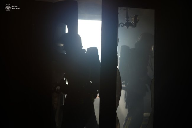 У Луцьку горіла квартира в багатоповерхівці. ФОТО, ВІДЕО