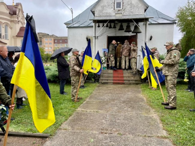 Громада на Волині попрощалася з двома захисниками. ФОТО