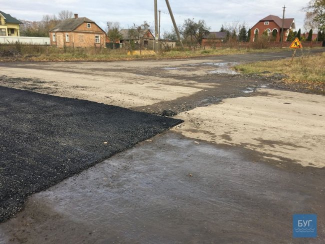 Новий асфальт знімається руками: волиняни бунтують проти браку