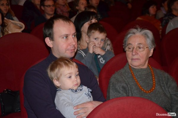 Віншування, янголи і різдвяне тепло: у Луцьку колядував фестиваль вертепів