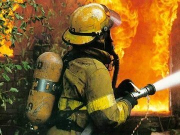 Пожежу в луцькому будинку виявила пильна бабуся