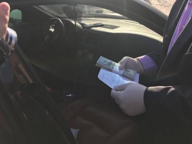 Посадовців луцької мерії та голову суду спіймали на хабарі. ФОТО