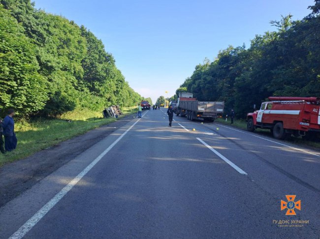 На Волині пасажирський автобус зіткнувся з МАЗом, серед потерпілих – дитина. ФОТО