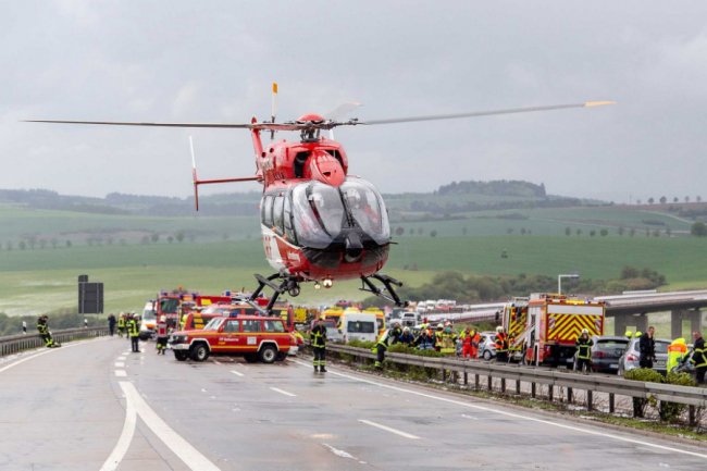 Зіткнулися 50 машин: масштабна аварія в Німеччині. ФОТО