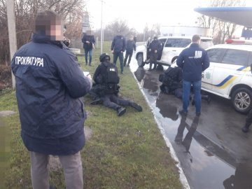 Вимагали неправомірну вигоду та збували психотропи: на Волині судитимуть патрульних поліцейських. ФОТО