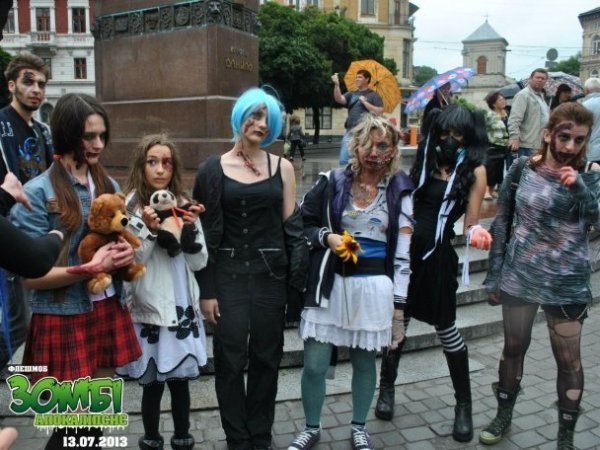 Львовом розгулювали зомбі. ФОТО. ВІДЕО