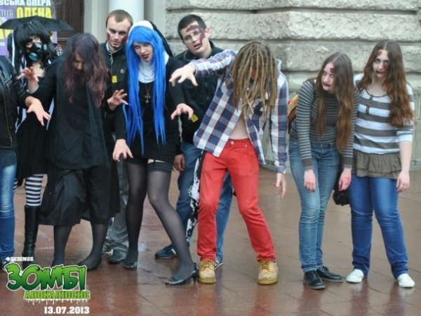 Львовом розгулювали зомбі. ФОТО. ВІДЕО