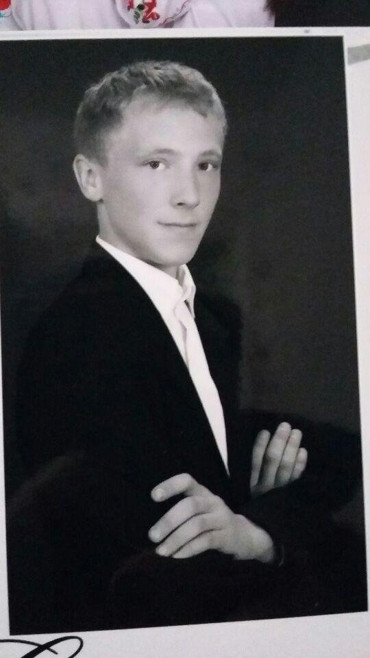 Однокласниця поділилася спогадами про волинянина, який загинув від ворожої кулі на Сході