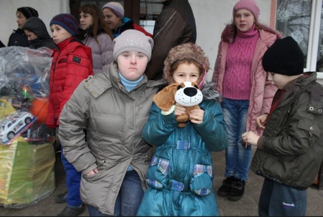 Працівники СБУ на Волині привітали діток зі святом Миколая