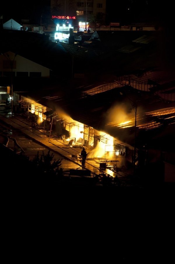 У Києві горить ринок. ФОТО. ВІДЕО