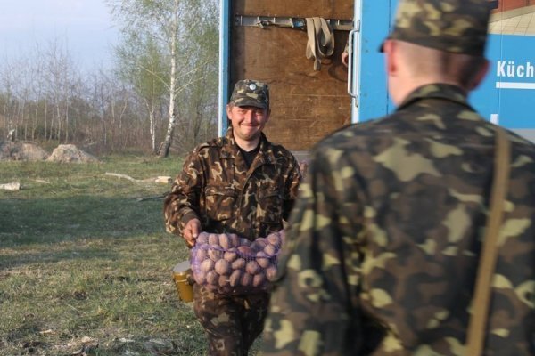 Допомога військовим Волині: писанки, запчастини та телевізор. ФОТО