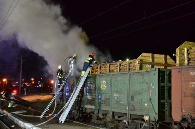 На рівненському вокзалі горів потяг. ФОТО