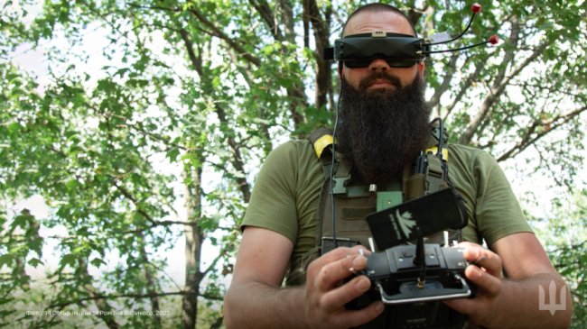 «Відпочиваю рідко, так час швидше минає», - найрезультативніший дронар волинської бригади