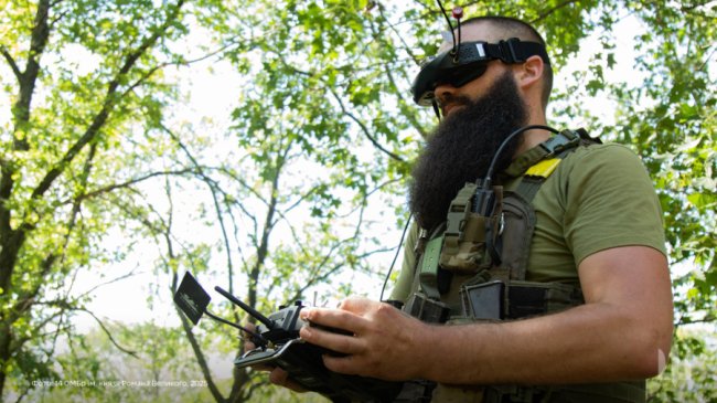 «Відпочиваю рідко, так час швидше минає», - найрезультативніший дронар волинської бригади