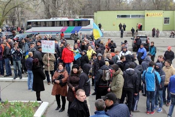 Добкіна закидали яйцями. ФОТО