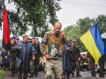 «Він мав дві мрії – перемога і донька»: у Гірці Полонці попрощалися з Героєм Ігорем Столяруком. ФОТО