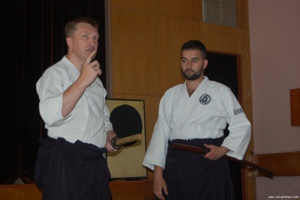 Луцьким дітям показали, як в Японії билися на мечах. ФОТО