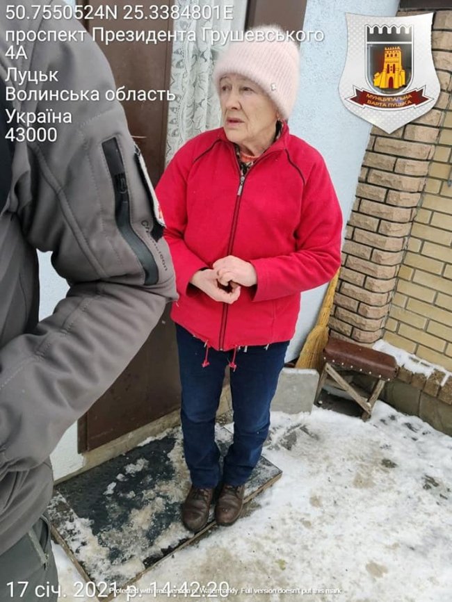 У Луцьку працівницю охорони сауни втретє спіймали на продажі сурогату. ФОТО