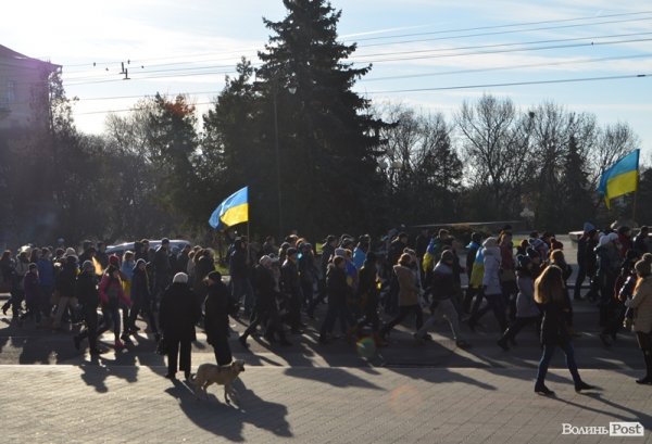 У Луцьку на Євромайдані – навіть собаки. ФОТО