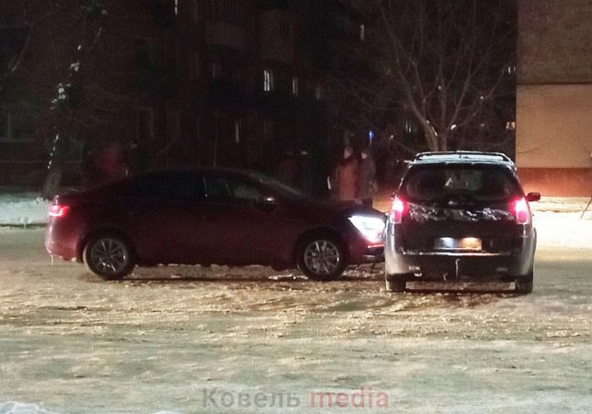 У Ковелі біля церкви зіткнулися два автомобілі. ФОТО