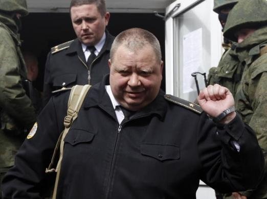 «Зелені чоловічки» окупували штаб ВМС. ФОТО