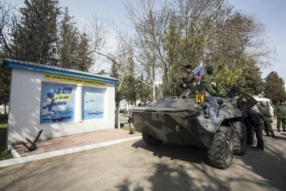 «Зелені чоловічки» окупували штаб ВМС. ФОТО