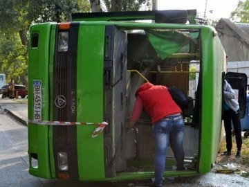 Деталі аварії на Волині, у якій перекинулась маршрутка