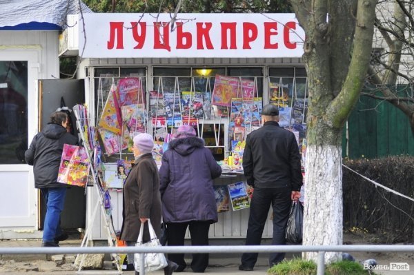 Люди на зупинках. БУДНІ МІСТА