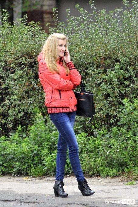 Люди на зупинках. БУДНІ МІСТА