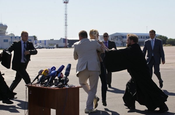 Патріарха Кирила атакували голі дівчата. ФОТО. ВІДЕО