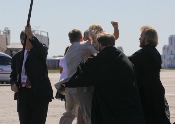 Патріарха Кирила атакували голі дівчата. ФОТО. ВІДЕО