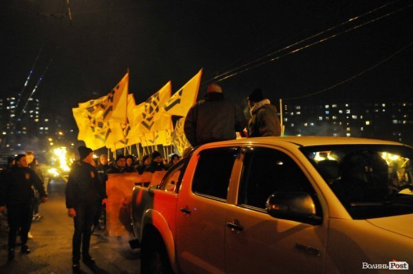 Фаєри, смолоскипи, гасла: Луцьком пройшла хода. ФОТО