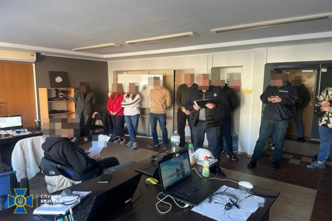 Ліквідували колцентр шахраїв, який працював у центрі Луцька