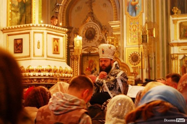 У Луцьку запалювали страсні свічки