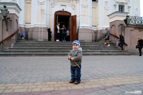 У Луцьку запалювали страсні свічки