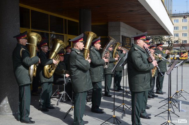 Флешмоб від військового оркестру у Луцьку: як Нацгвардія святкує п'ятиріччя. ФОТО