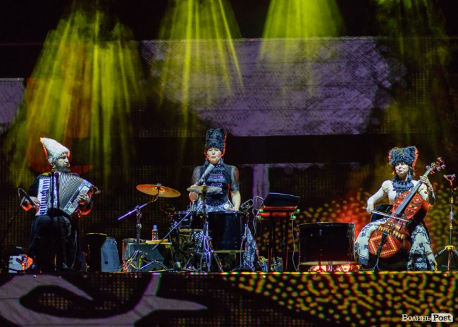 Гурт «ДахаБраха» влаштував видовищне шоу у Луцьку. ФОТОРЕПОРТАЖ 