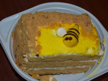 Волинські військові на передовій показали незвичний торт. ФОТО