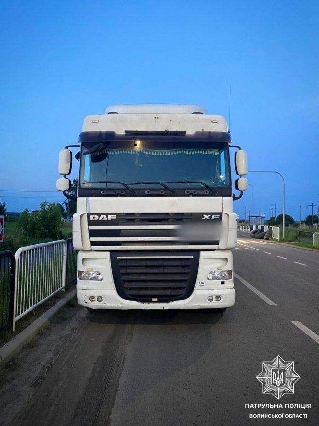 На Волині п'яний водій вантажівки намагався «відкупитись» від патрульних