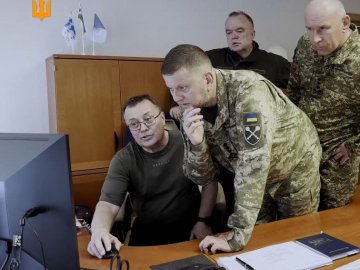 Залужний та начальник Генштабу відвідали Рівненську АЕС. ВІДЕО