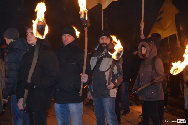 «На деревах замість листя розіпнем сепаратиста», - Марш у Луцьку. ФОТО. ВІДЕО
